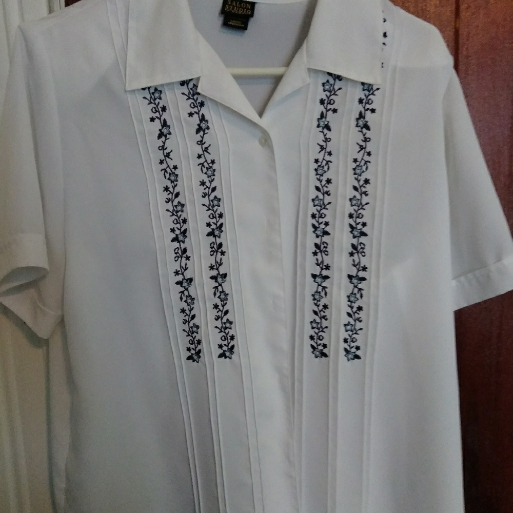 Cuban-style shirt with Embroidery